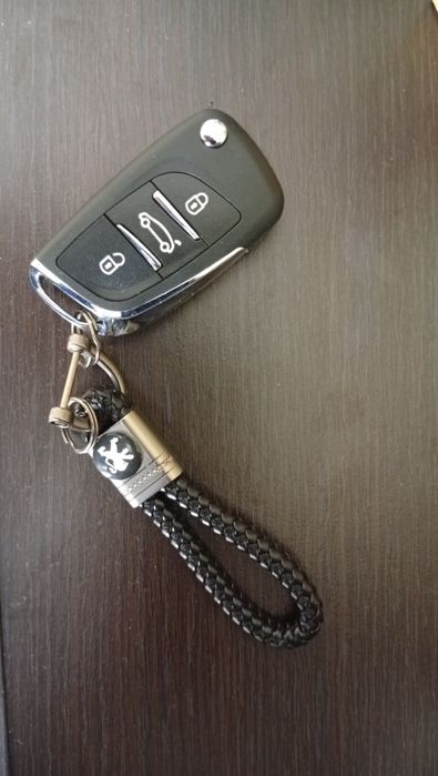 Продам причина продажі виїзд закордон