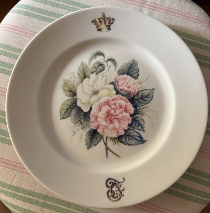 Prato de porcelana D. Fernando II - VA - edicao limitada 1000 peças