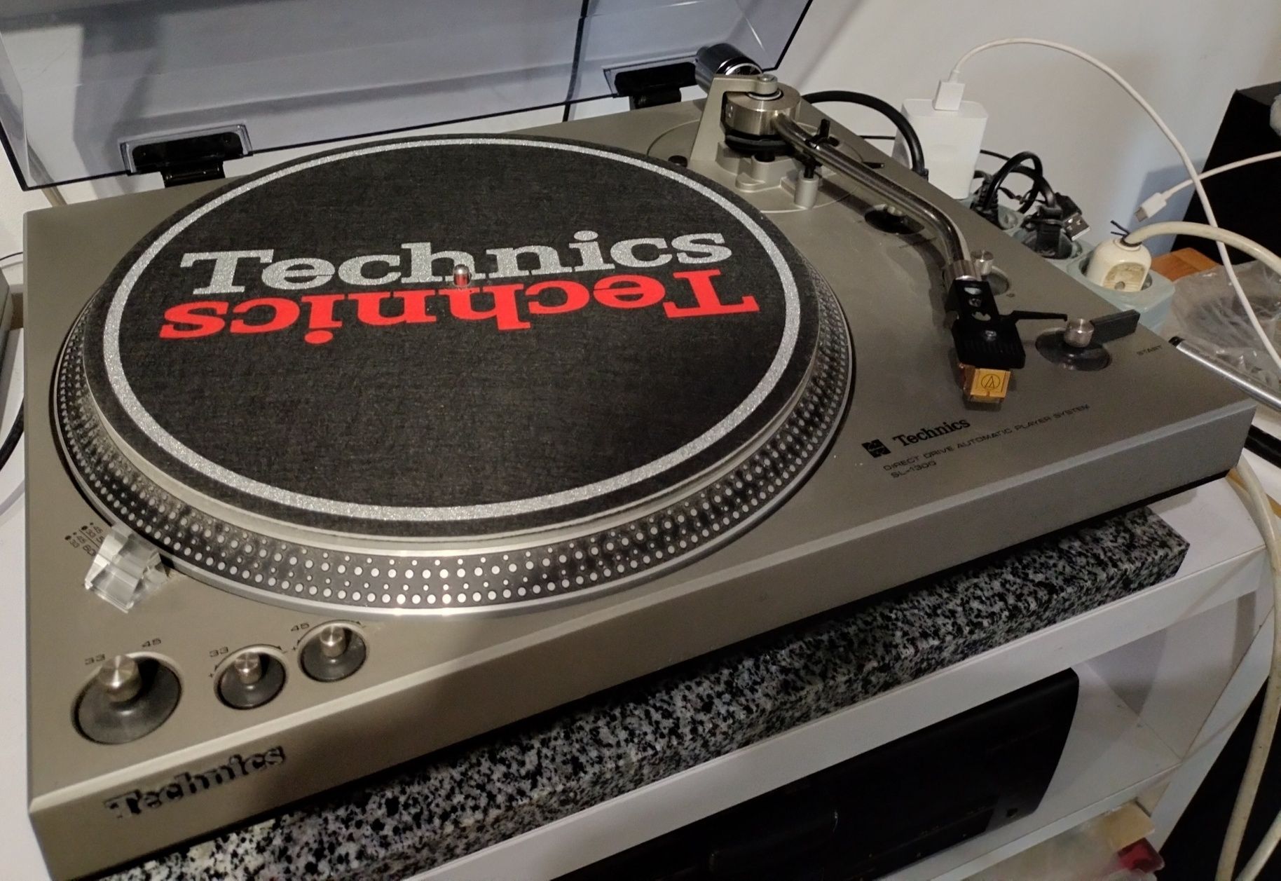 Програвач вінілових платівок TECHNICS SL 1300