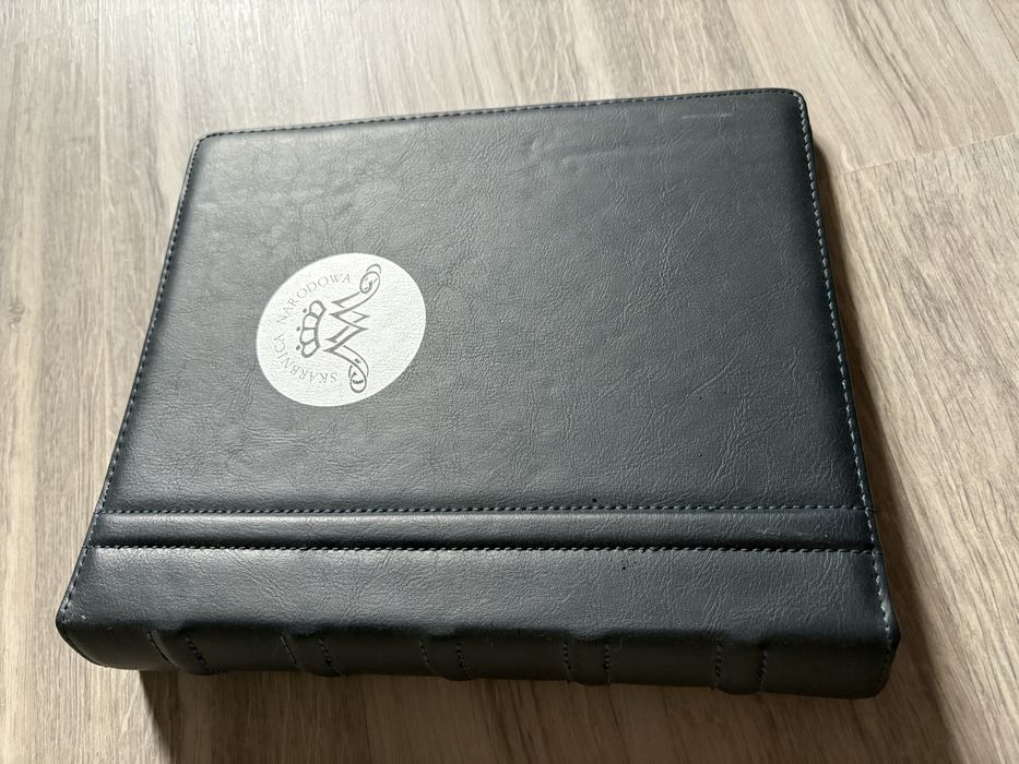 Grantowy klaser menniczy skórzany