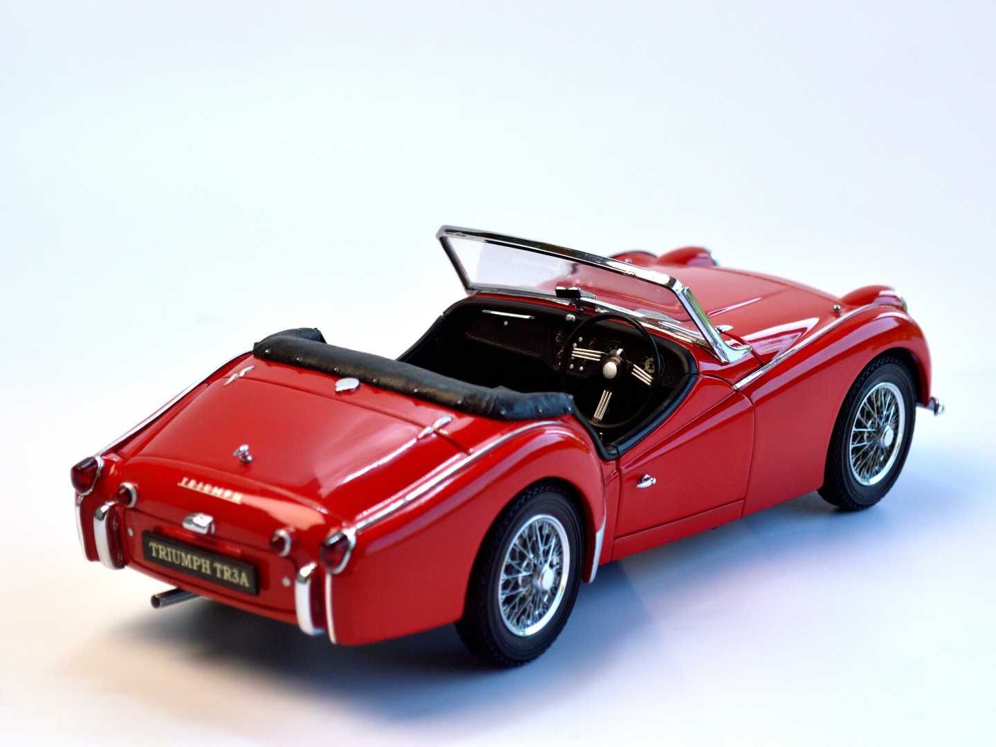 Модель автомобіля Kyosho Triumph TR3A, (1:18)