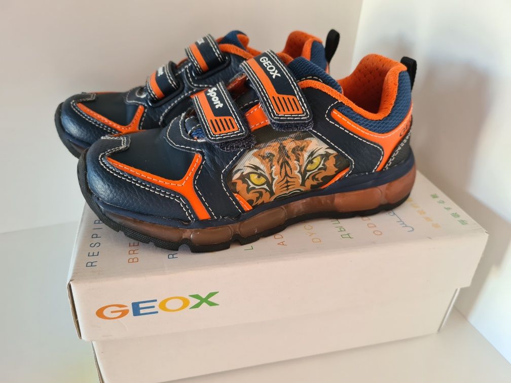 Geox świecące buty dla chłopca z tygrysem rozmiar 29