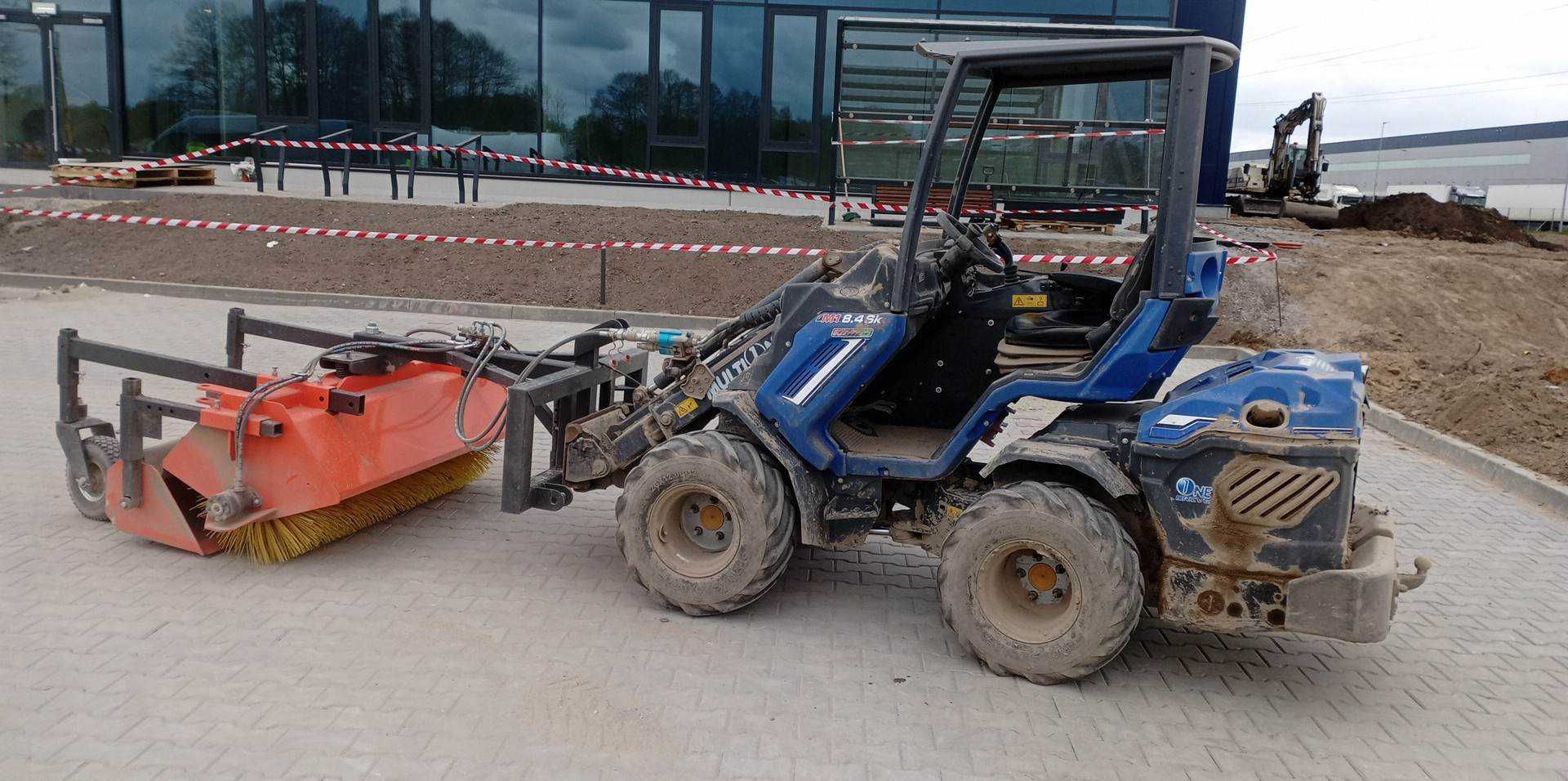 Miniładowarka, wyrównywanie terenu, przewożenie korytowanie zamiatarka