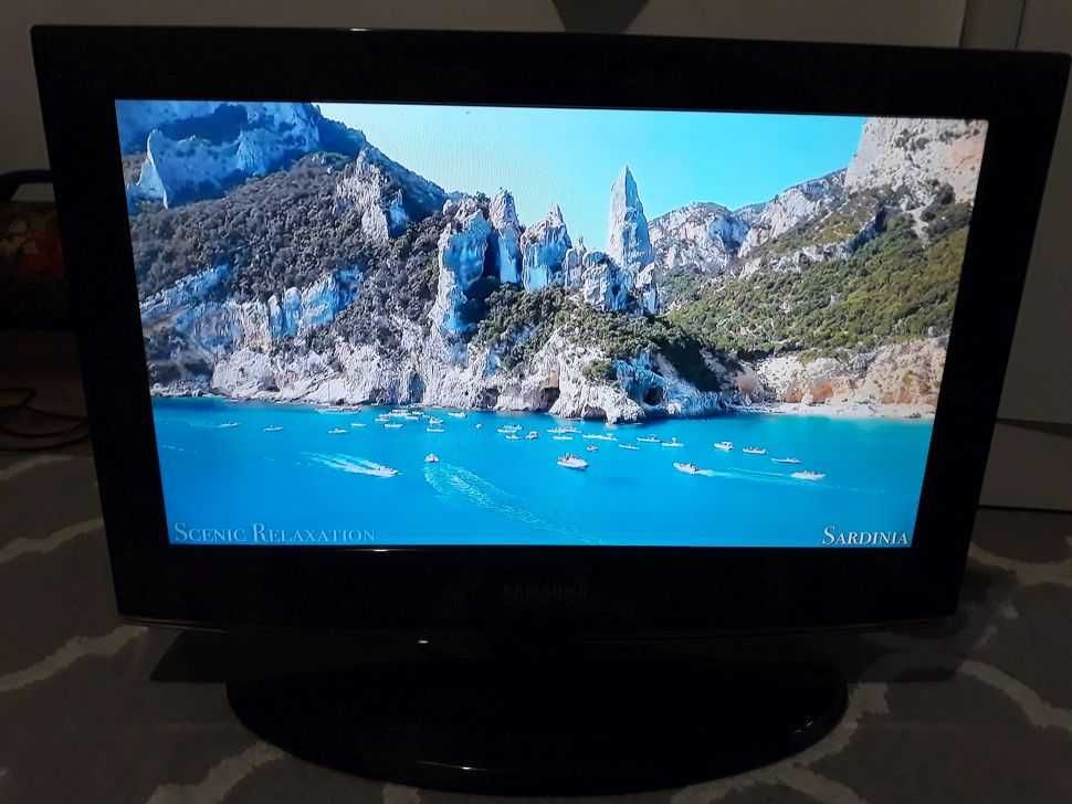 Mały telewizor TV Samsung LCD 22cale