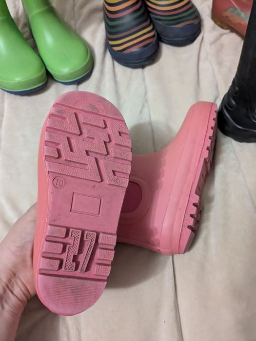 Дитяче взуття ( резинові чоботи )