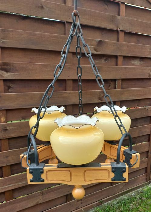 Żyrandol drewniany z okuciami *trzyramienny