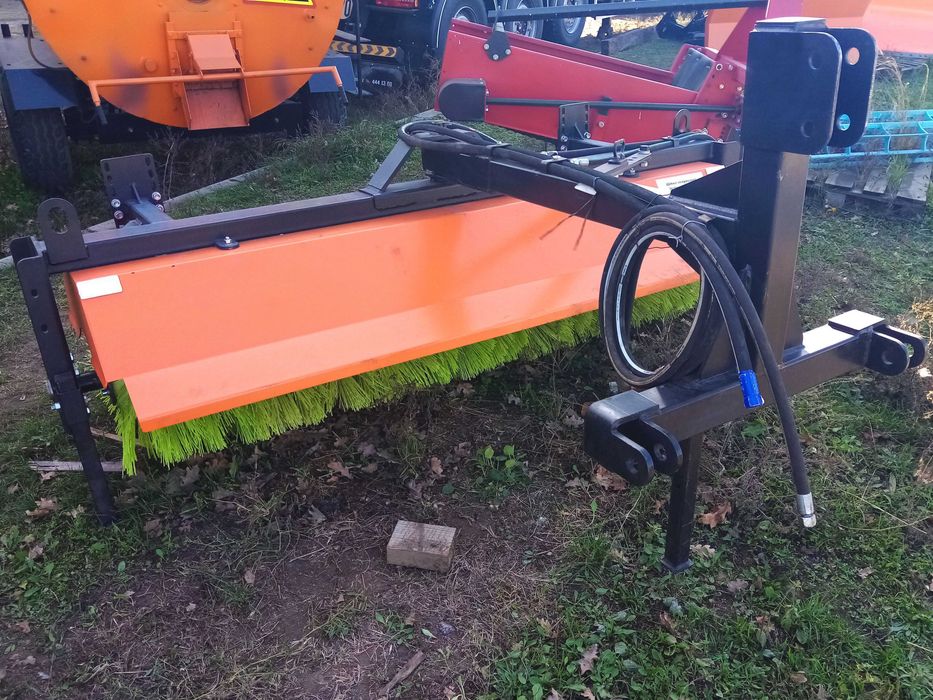 Щітка дорожня комунальна Залізний Лев з механічним поворотом