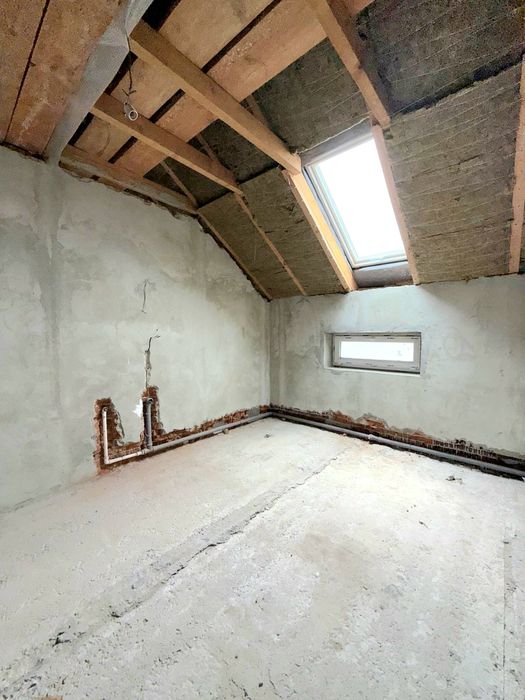 Продається 5-ти кімнатний будинок у місті Городок 30км від Львова