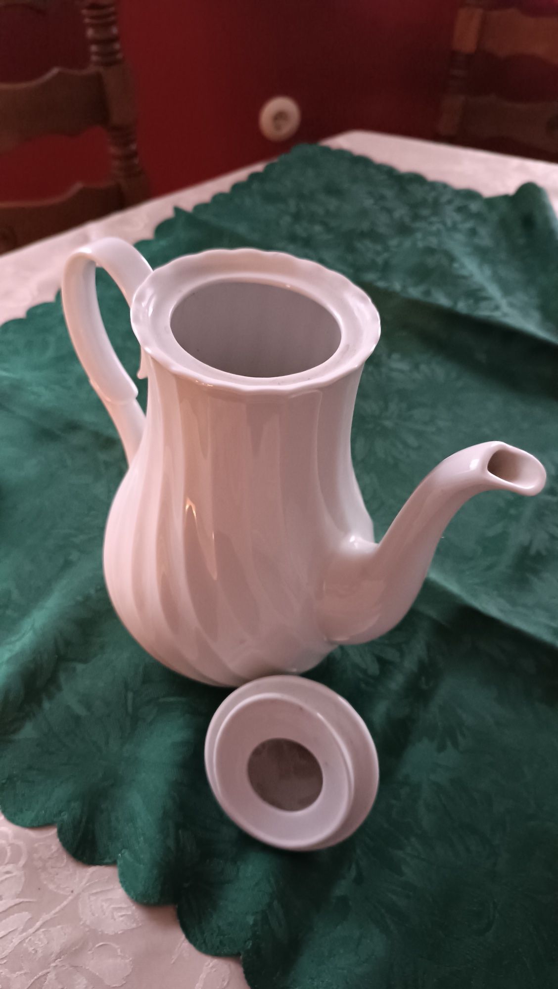 Dzbanek Schirnding Bavaria, biała porcelana