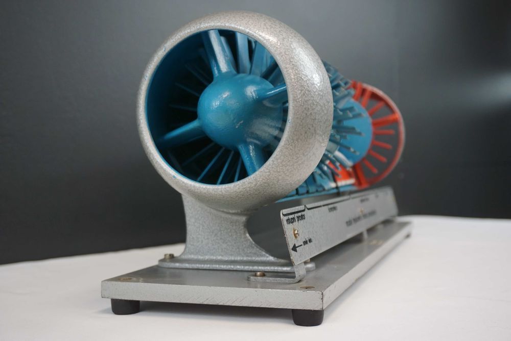 Model pomoc naukowa silnik turboodrzutowy odrzutowy PRL samolot