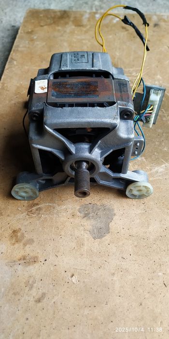 Двигун до пральної машини Siemens.
