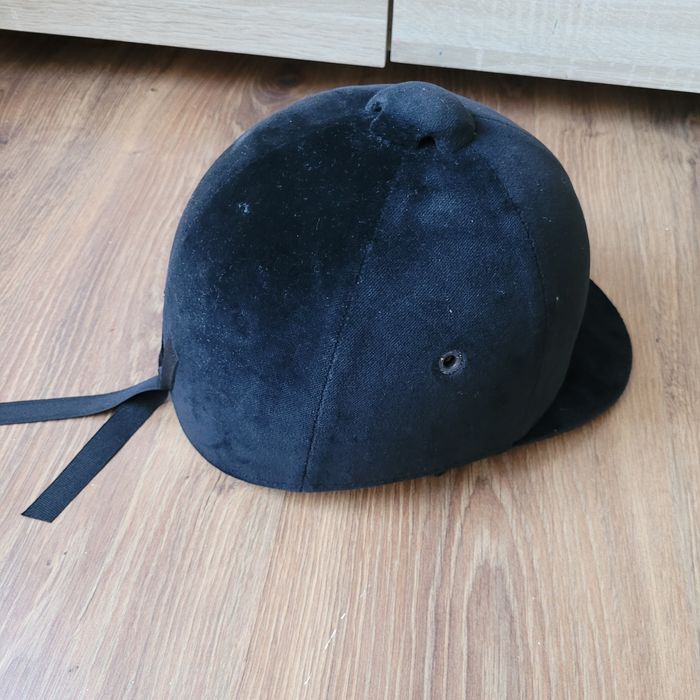 Czarny zamszowy toczek 56 rozmiar