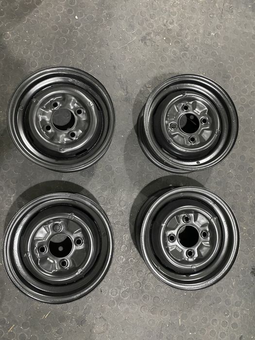 Jogo Jantes em Ferro para Datsun 1200