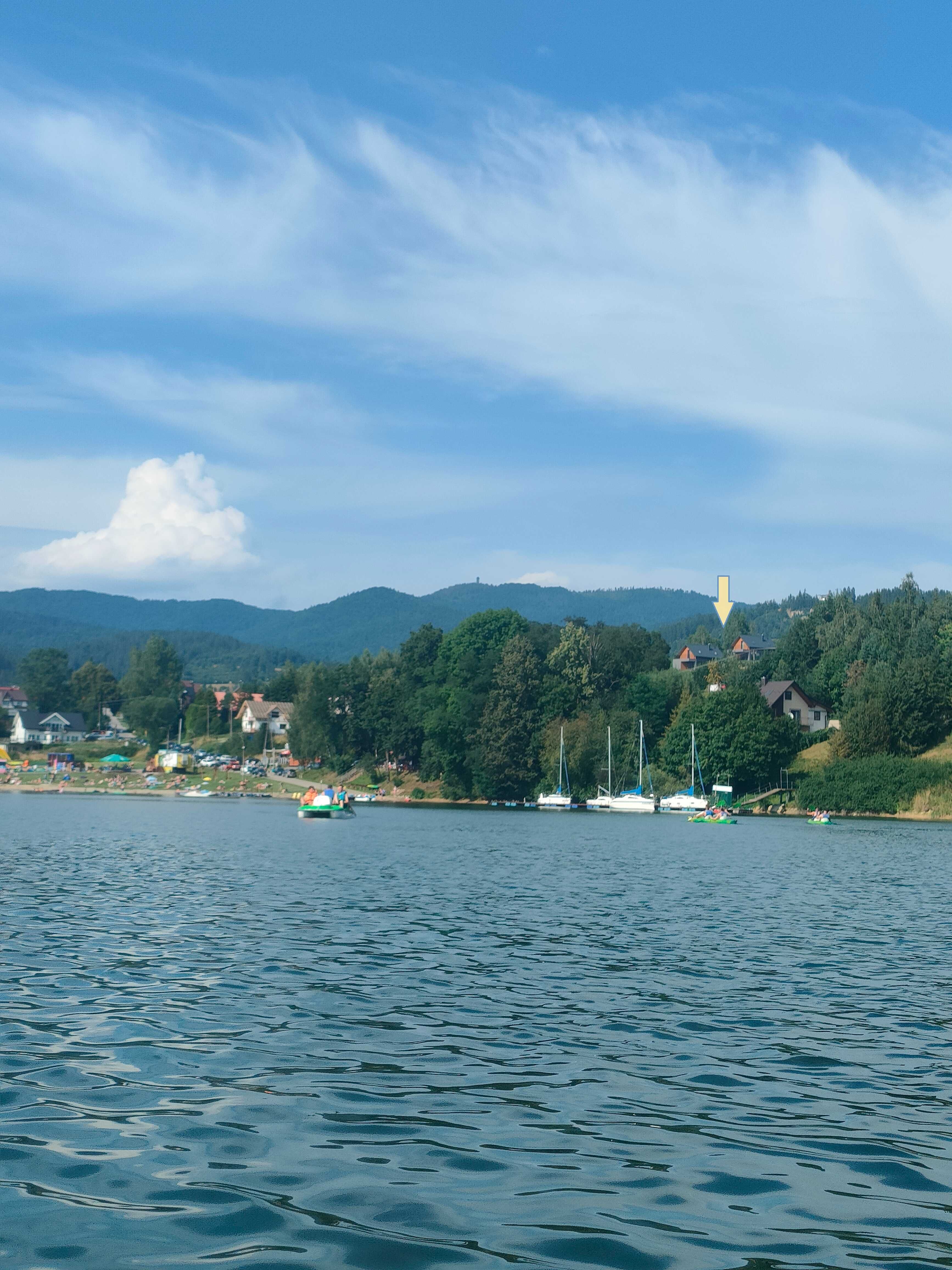 'Domki na Górce' nad Jeziorem Czorsztyńskim, z widokiem na Tatry