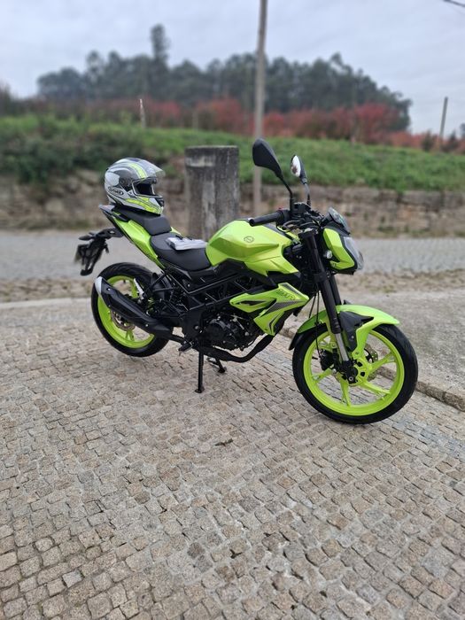 Benelli BN125 de 2023 impecável