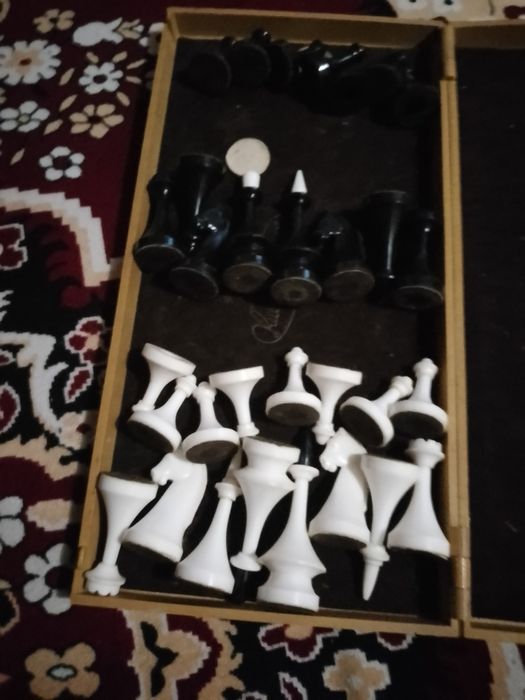 Продам пластиковые шахматы