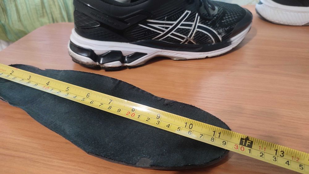 КРОССОВКИ  2 пары  ПО 500грн ФИРМЕННЫЕ Б/У состояние 9/10  РОЗМІР 44