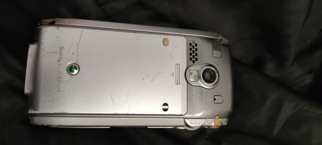 Telefon Sony Ericsson P910 ze stacja dokujaca i zestawem słuchawkowym