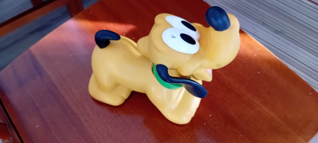 Brinquedo Pluto com rodas e barulho