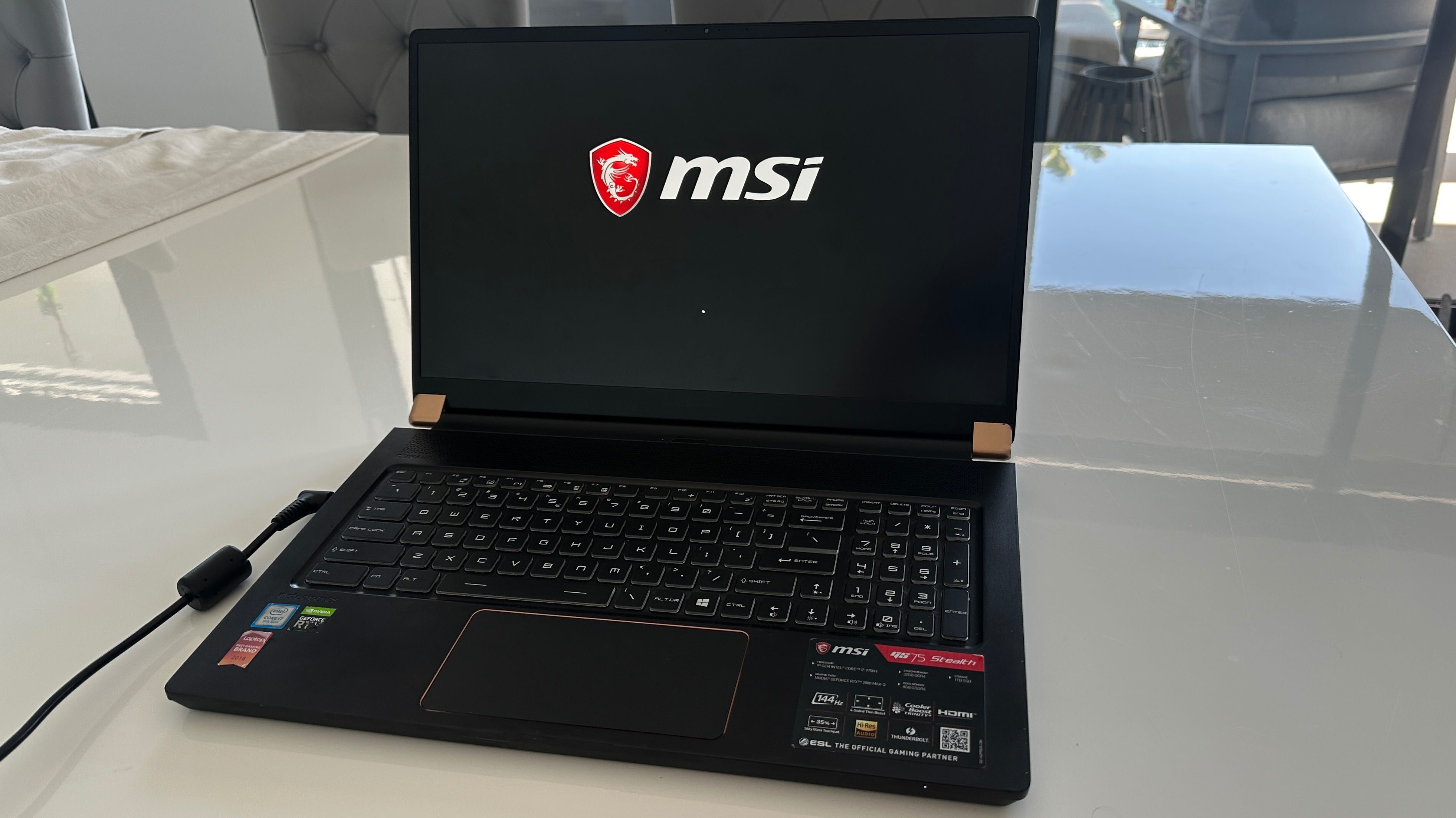 Portátil MSI GAMING - RTX 2080 MaxQ - 32GB RAM - 144Hz - 1TB SSD