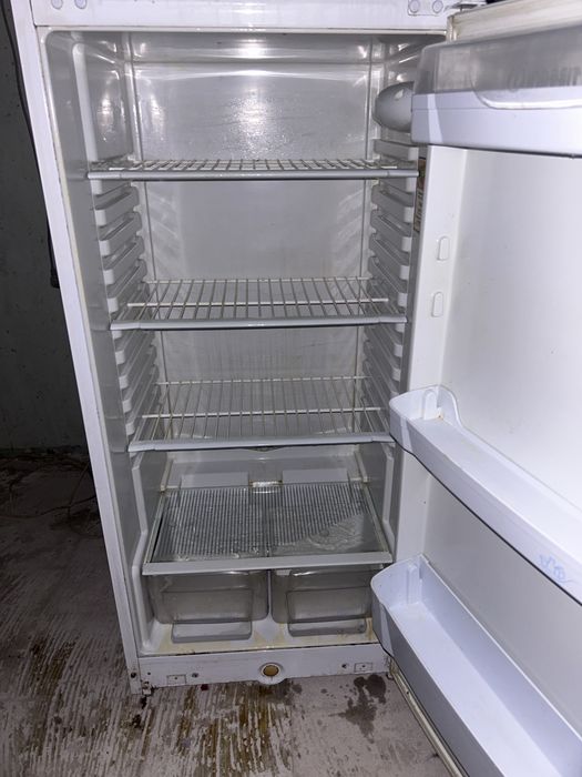 Холодильник Indesit