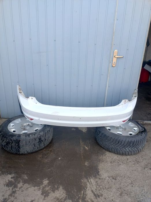 Zderzak tylny Ford Focus MK2 Lift 4PDC