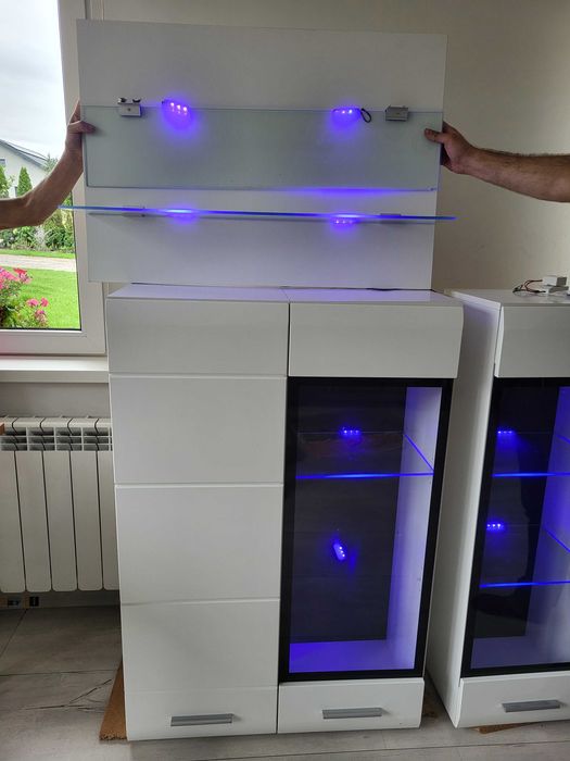 Meble wiszące do salonu