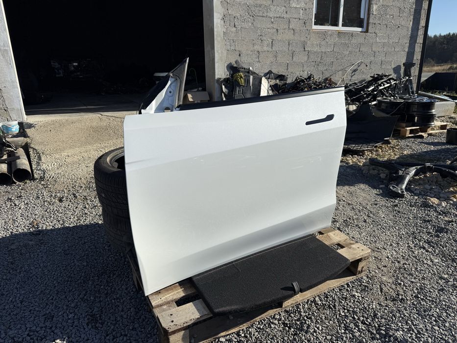 Двері до Тесла модель Y, Tesla model Y, перід ліві, білі