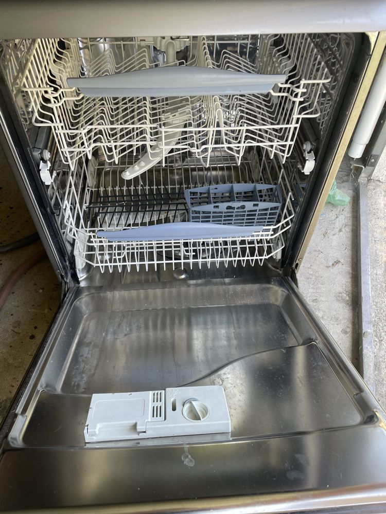 Zmywarka srebrna Ariston 60 cm