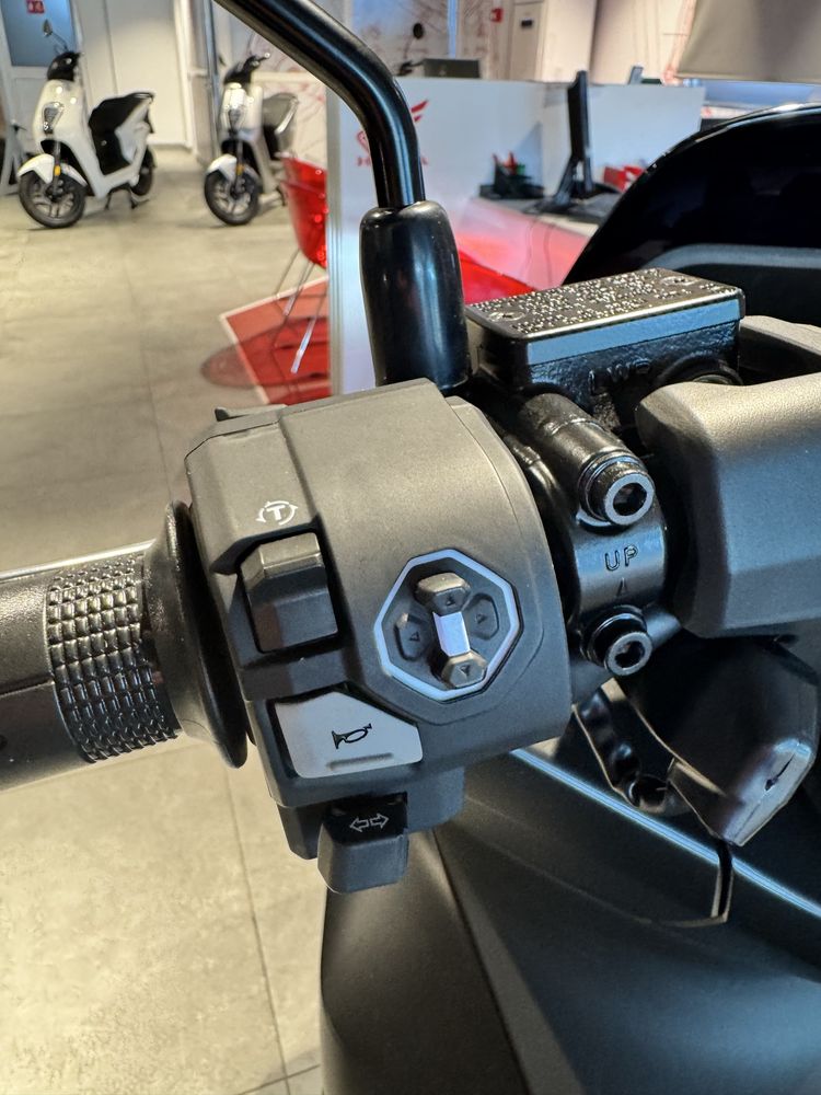 Pcx 125 cc -  2025 DX - 0 km com apenas 800€ de Entrada