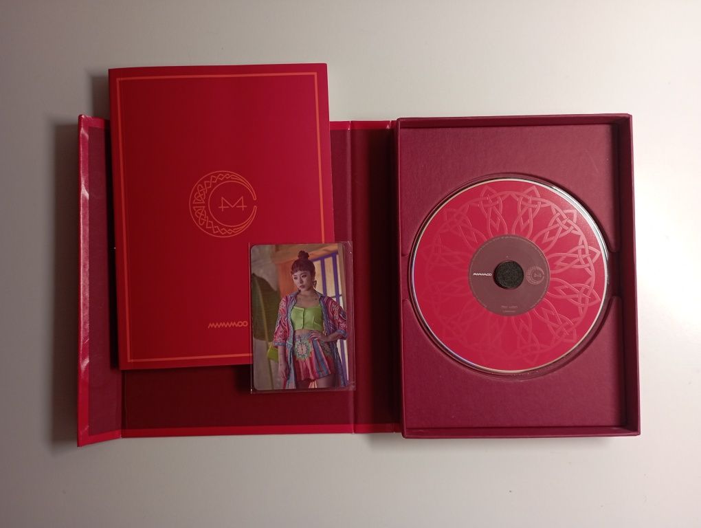 Album Mamamoo Red Moon