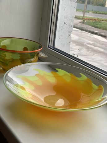 Посуд із кольорового скла