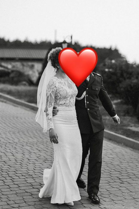 Suknia ślubna z podpinanym trenem