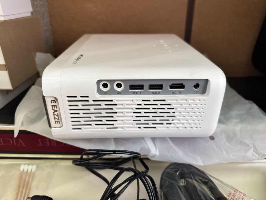 Проектор Aurzen Eazze D1