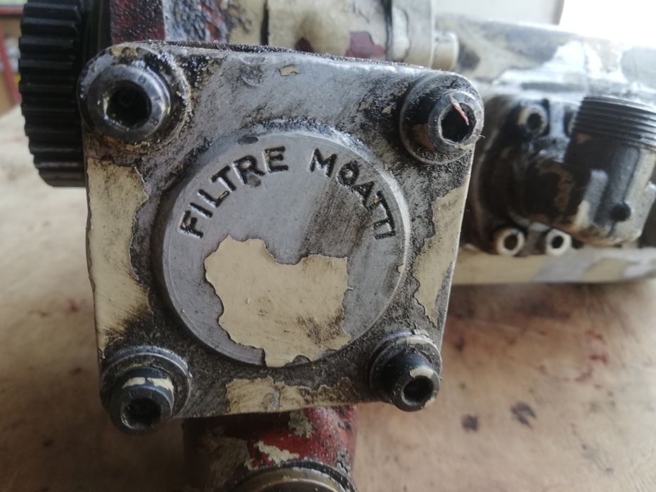 Starocie stara pompa hydrauliczna