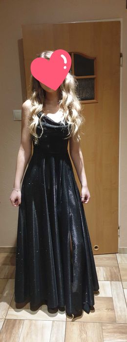Czarna sukienka wieczorowa z połyskiem