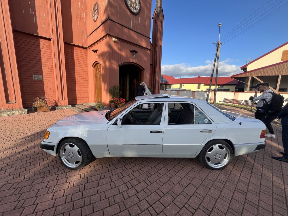 Mercedes V8 do ślubu i inne uroczystości.