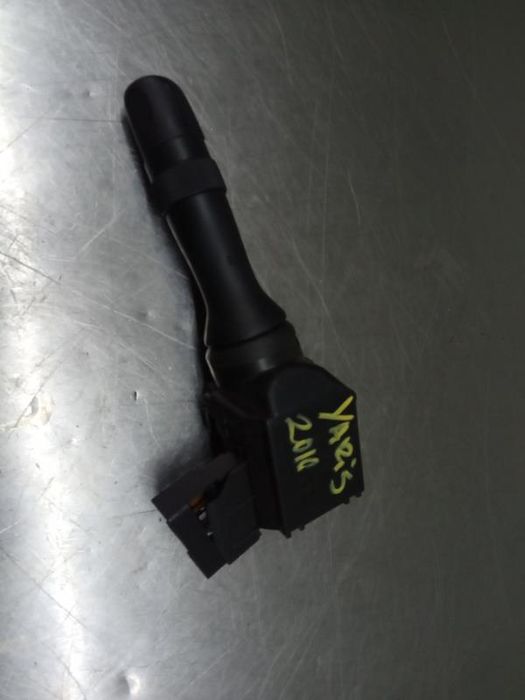 Manípulo do limpa vidros TOYOTA Yaris (_P13_)