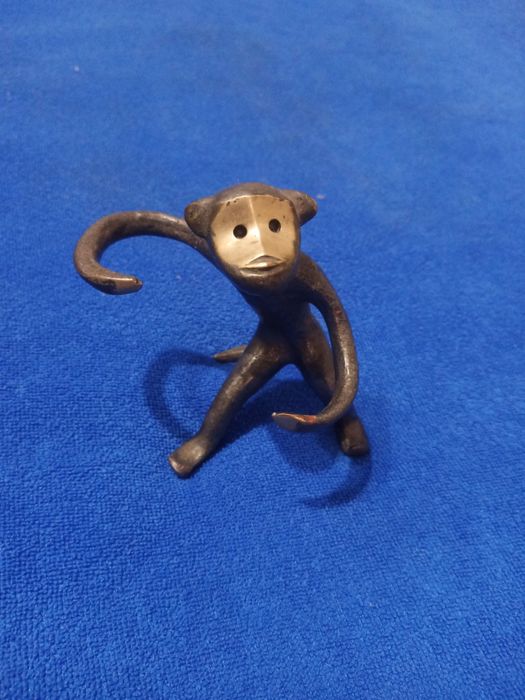 Бронзова статуетка