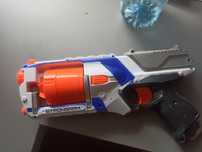 Pistolet zabawkowy nerf strongarm