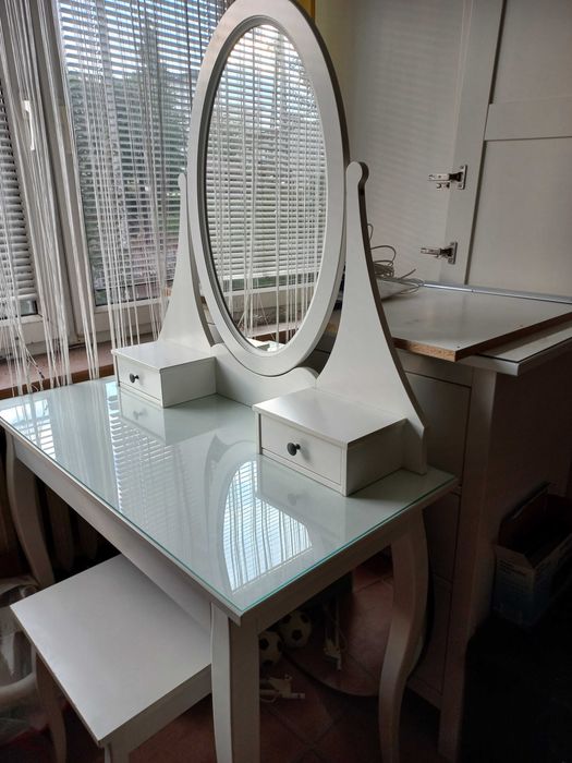 Toaletka biurko ikea hemnes biała z taboretem siedziskiem