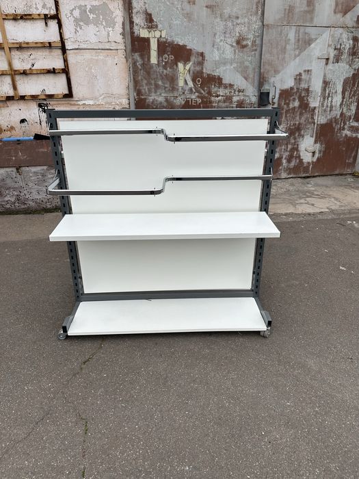 Меблі для магазинів одягу