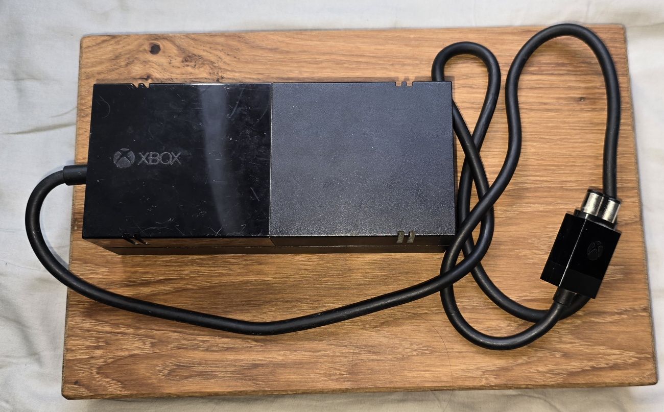 Zasilacz + Pad Xbox One /uszkodzone