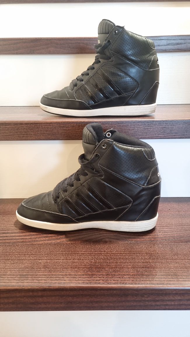 Кросівки Adidas Снікерси 40 р