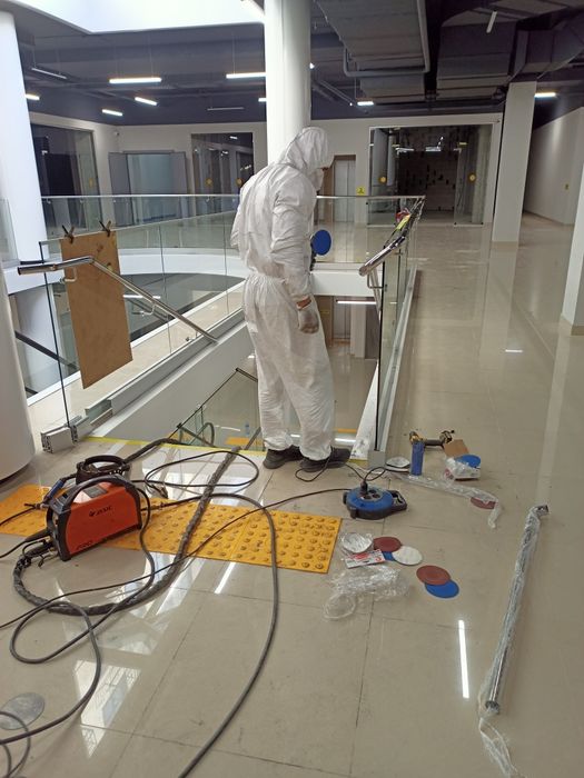 Скляні огородження, перила, поручні з нержавіючої сталі, пандуси.