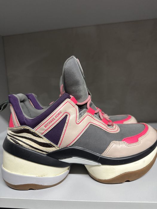 Продам крассовки Michael Kors,40,5-41 розмір