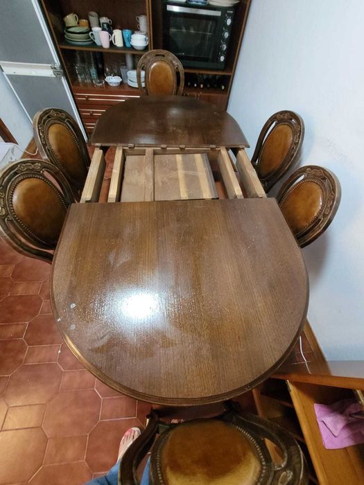 Mesa madeira estilo antigo com 6 cadeiras estofadas