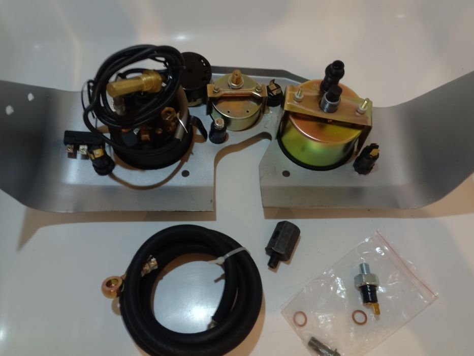 Pulpit, deska rozdzielcza. C-330, 330M  Wskaźnik oleju, licznik MTH