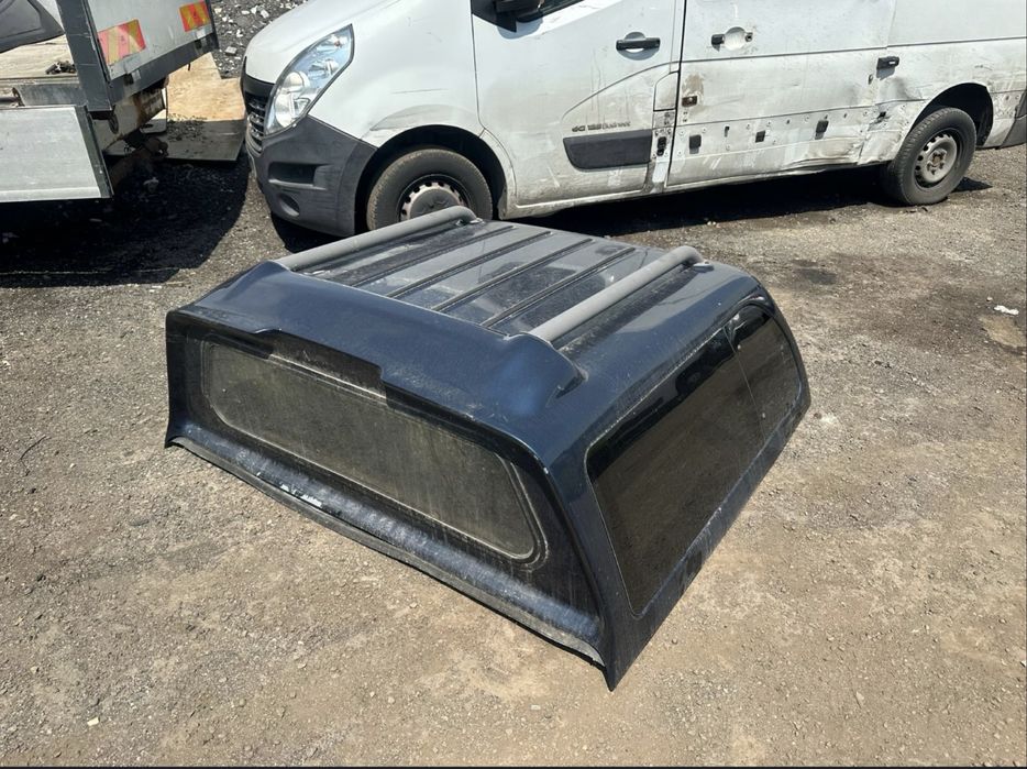 Nissan Navara Hard Top,bez tylnej szyby, prawej bocznej oraz przednie