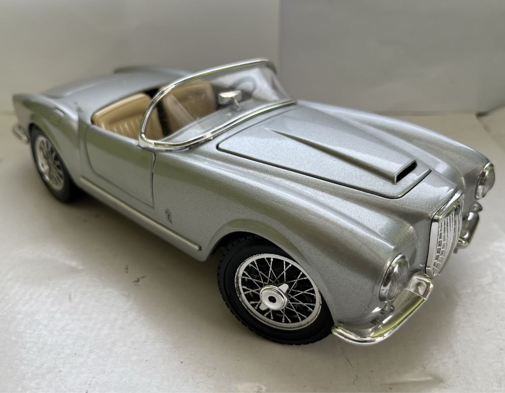 Model samochodu w skali 1:18 Lancia Aurelia Bburago Burago